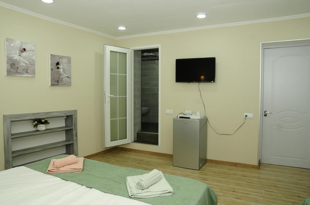 Erik'S Guest House ボルジョミ エクステリア 写真